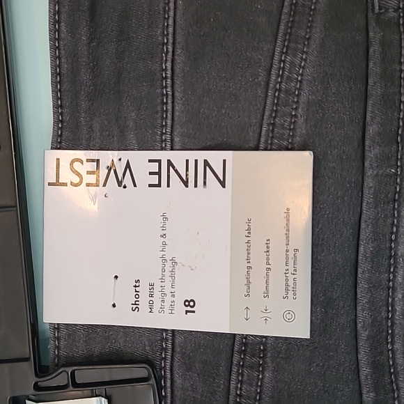 Nine West shorts - Picture 3 of 5